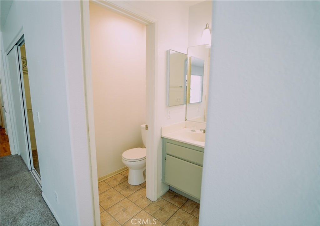 https://media.crmls.org/medias/e9c05033-7c3b-4a48-a0a2-f0f3378827dd.jpg?preset=X-Large