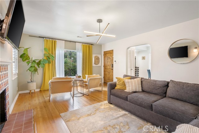 Detail Gallery Image 4 of 28 For 3209 Bennett Dr, Los Angeles,  CA 90068 - 2 Beds | 1 Baths