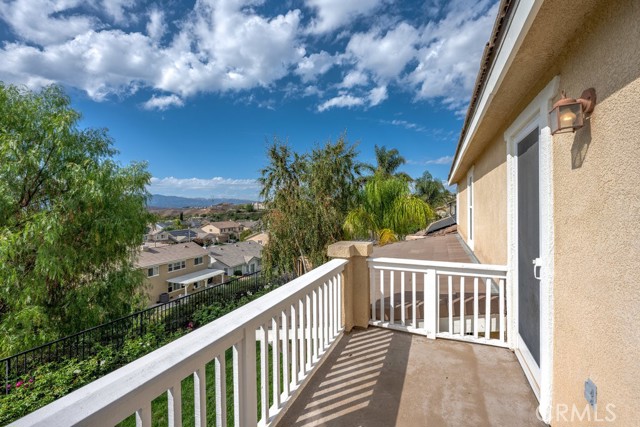 24030 Via Vizcaya, Valencia CA: https://media.crmls.org/medias/e9c17401-618a-4e32-8d84-4640cdf410a2.jpg