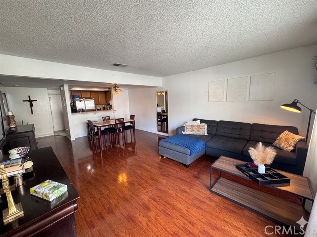 Detail Gallery Image 5 of 26 For 2321 S Magnolia Ave 6d,  Ontario,  CA 91762 - 2 Beds | 2/1 Baths