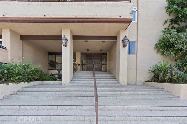 Detail Gallery Image 2 of 14 For 5412 Lindley Ave #108,  Encino,  CA 91316 - 3 Beds | 2 Baths