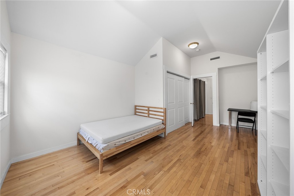 https://media.crmls.org/medias/e9c2efd4-b452-4682-b45b-38584ecec866.jpg?preset=X-Large