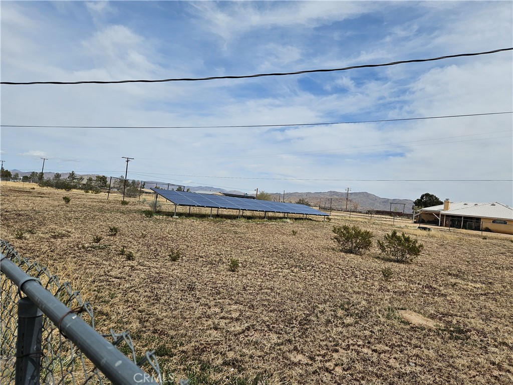 https://media.crmls.org/medias/e9c3d9a4-309d-4537-b1ec-82f0d27e9d94.jpg?preset=X-Large