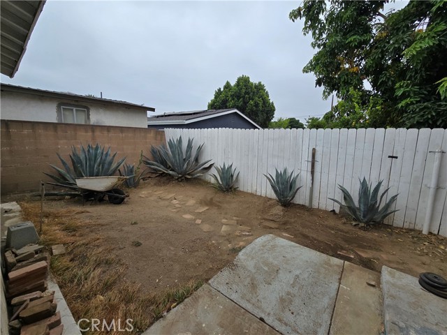 13966 Fox Street, San Fernando CA: https://media.crmls.org/medias/e9c3f307-b94f-4374-830f-d5fbe90c5e07.jpg