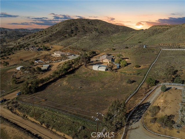 4849 W Avenue V, Acton CA: https://media.crmls.org/medias/e9c4a43b-5438-4a94-9a9e-e546e0123212.jpg