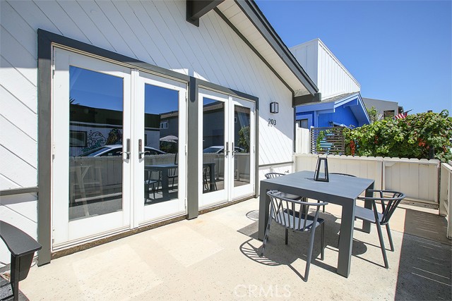 Detail Gallery Image 15 of 32 For 203 Cedar St a & B,  Newport Beach,  CA 92663 - 4 Beds | 3 Baths