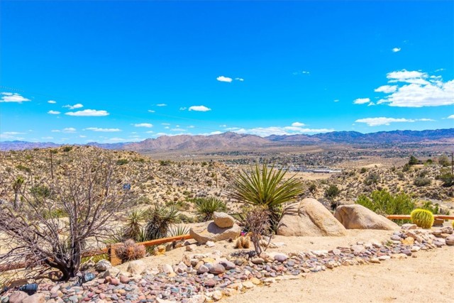 57710 Bandera Road, Yucca Valley CA: https://media.crmls.org/medias/e9c5da69-f099-47be-92d1-70377762cebc.jpg