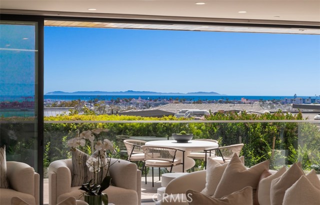 1501 Serenade, Corona del Mar CA: https://media.crmls.org/medias/e9c65fd2-7620-4db7-b021-35d9d202ba98.jpg