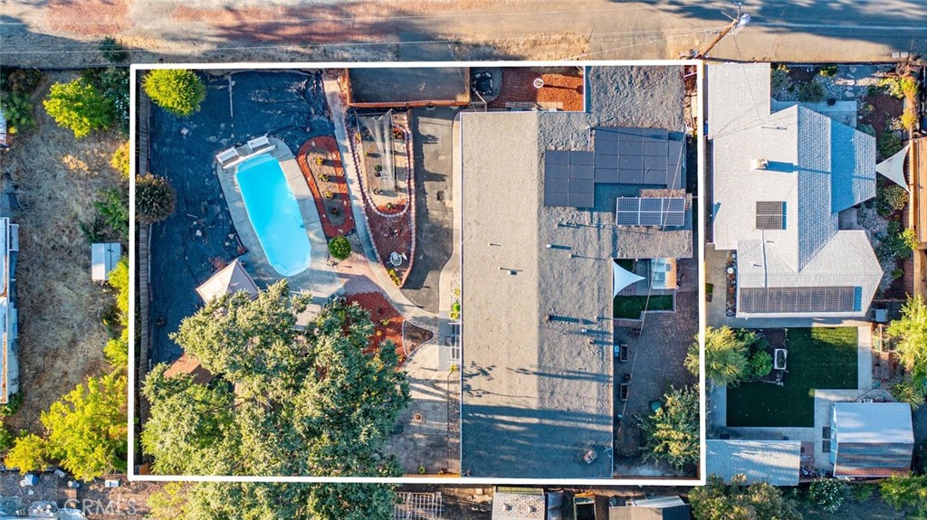 https://media.crmls.org/medias/e9c67d7d-d2fd-4916-b4ac-983139e5d84e.jpg?preset=X-Large