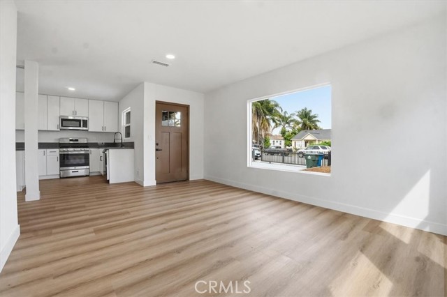 Detail Gallery Image 4 of 34 For 527 N Cucamonga Ave, Ontario,  CA 91764 - 3 Beds | 2 Baths