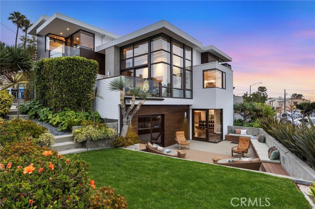 Detail Gallery Image 1 of 70 For 2114 Manhattan Ave, Hermosa Beach,  CA 90254 - 4 Beds | 4/1 Baths