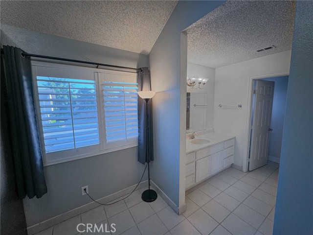 Detail Gallery Image 7 of 18 For 2818 Oak Creek Dr #C,  Ontario,  CA 91761 - 2 Beds | 2/1 Baths