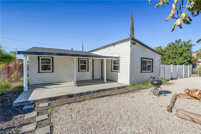 Detail Gallery Image 3 of 37 For 415 N Santa Fe, Hemet,  CA 92543 - 3 Beds | 1/1 Baths