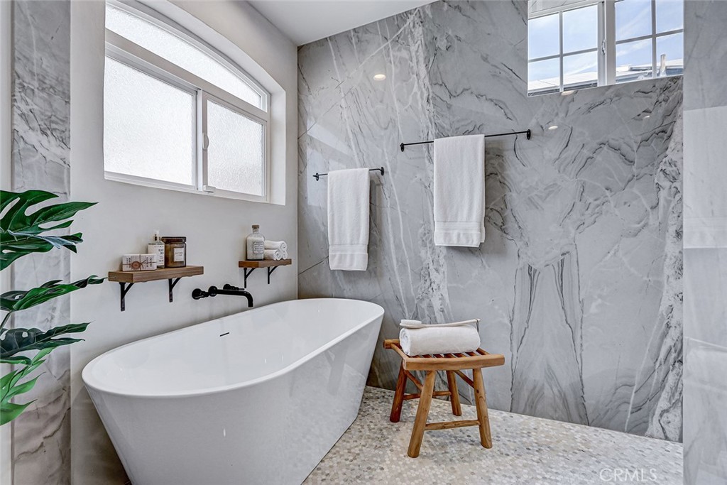 https://media.crmls.org/medias/e9c9d3ab-2032-4be5-8402-f1859a21ea0b.jpg?preset=X-Large