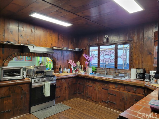 Detail Gallery Image 10 of 27 For 1434 N Genesee Ave, Los Angeles,  CA 90046 - 5 Beds | 2 Baths