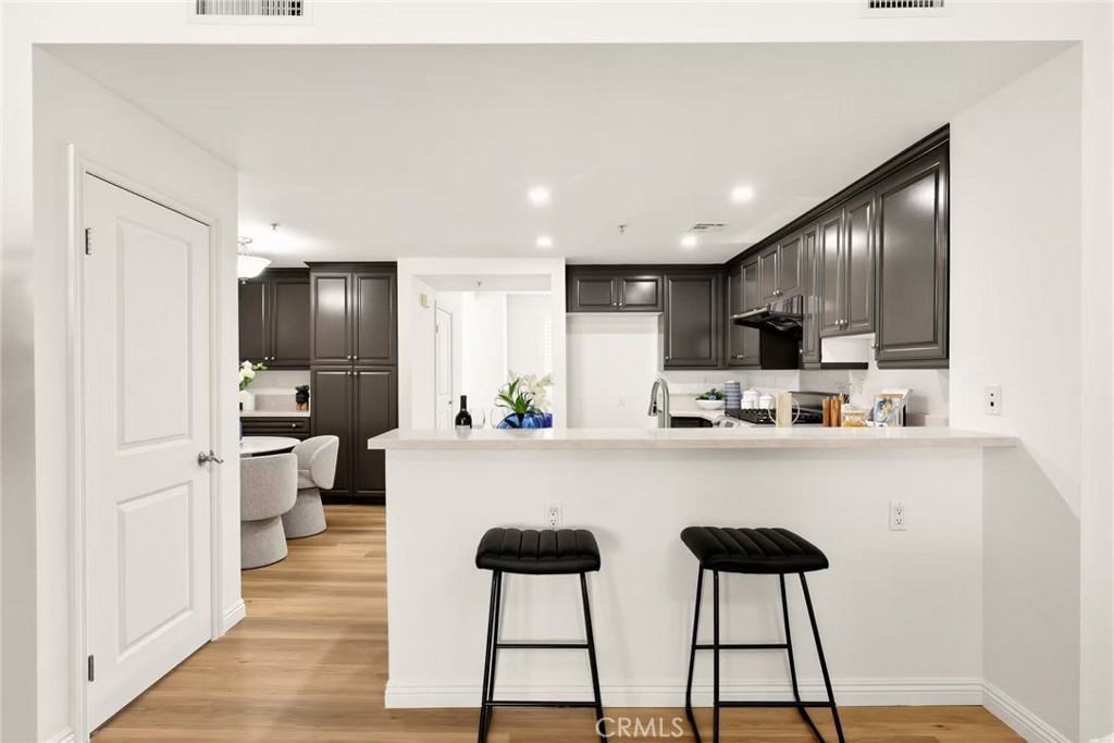 https://media.crmls.org/medias/e9ca7698-fe35-48eb-ad3d-a3a4773d9270.jpg?preset=X-Large