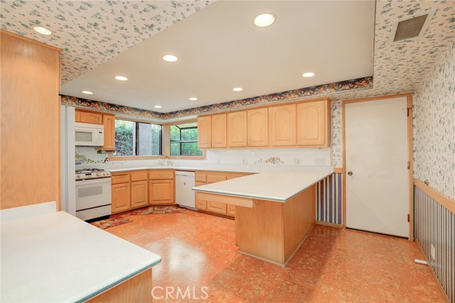 693 19th Street, Manhattan Beach, California 90266, 5 Bedrooms Bedrooms, ,1 BathroomBathrooms,Residential,Sold,19th,SB21194757