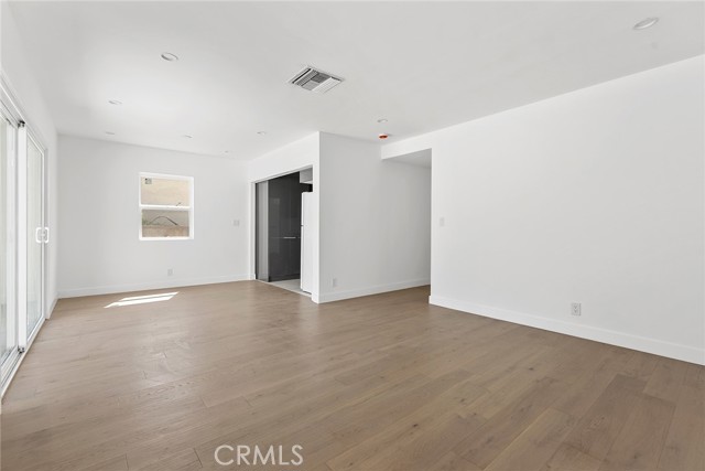 22723 Leonora Drive, Woodland Hills CA: https://media.crmls.org/medias/e9cb1245-96db-461d-84ba-303269d04c02.jpg