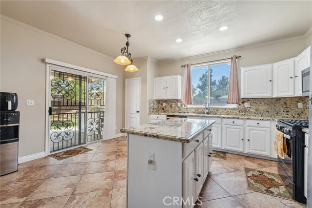 Detail Gallery Image 9 of 36 For 7538 N Erie Ave, Fresno,  CA 93722 - 5 Beds | 3 Baths