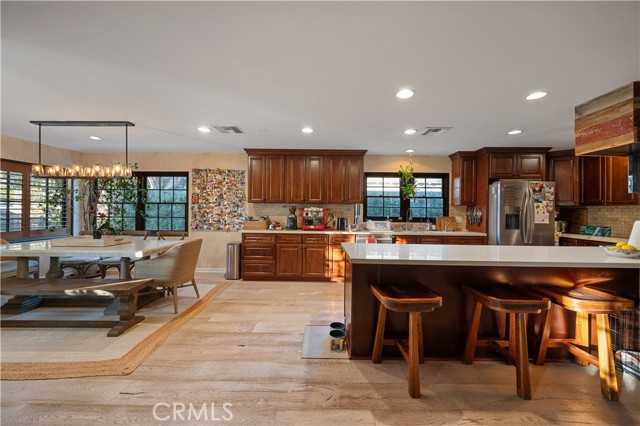 Detail Gallery Image 5 of 29 For 5526 Fulton Ave, Sherman Oaks,  CA 91401 - 4 Beds | 3 Baths