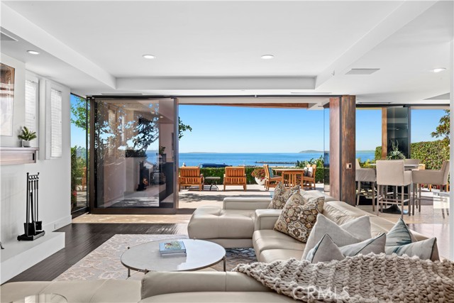 Detail Gallery Image 5 of 34 For 3308 Ocean Bld, Corona Del Mar,  CA 92625 - 5 Beds | 6/2 Baths