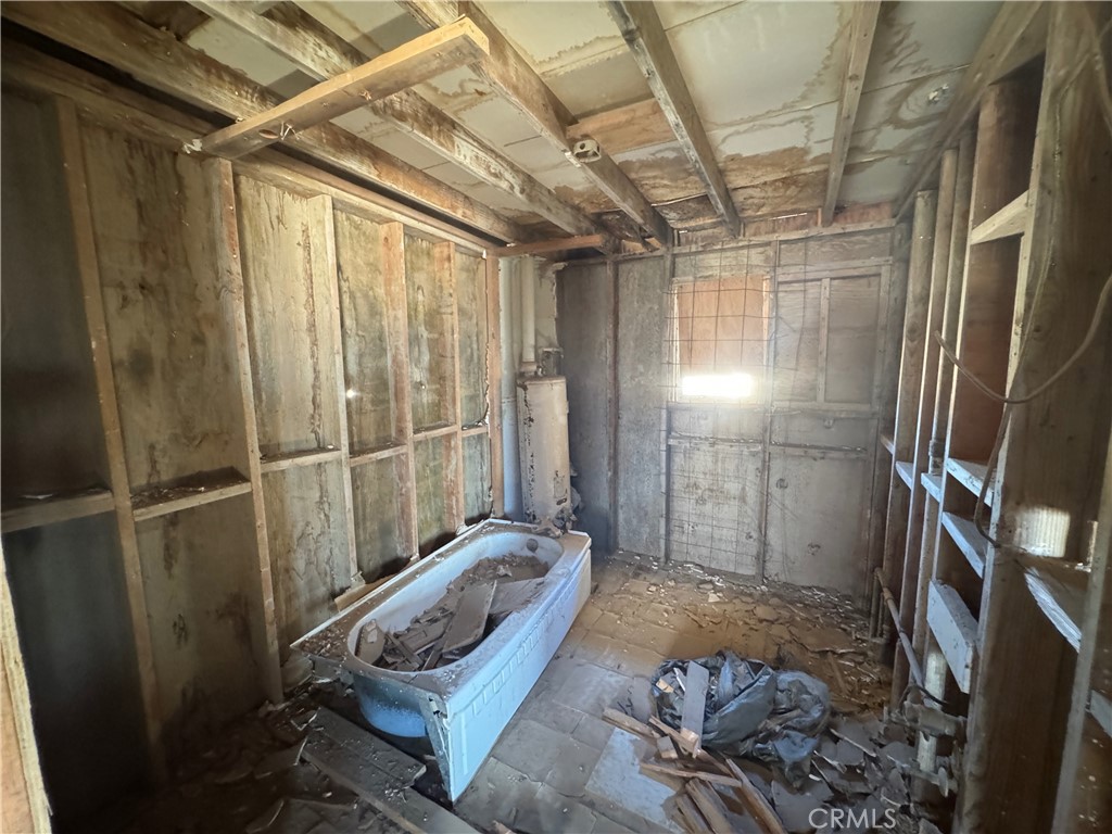 https://media.crmls.org/medias/e9ccdcad-2fa2-41da-804c-b4a7a0299a64.jpg?preset=X-Large