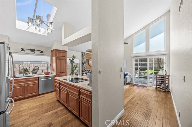 4 Ribera, Irvine CA: https://media.crmls.org/medias/e9cde3e6-6e0e-4b62-bedb-75d727388d20.jpg