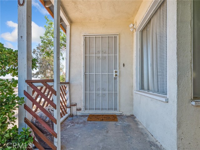 1040 Flora Street, Barstow CA: https://media.crmls.org/medias/e9ce4880-7b16-433a-b60a-5145eb8eeae1.jpg
