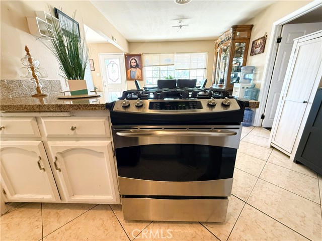Detail Gallery Image 12 of 40 For 1320 White Ln, Bakersfield,  CA 93307 - 4 Beds | 2 Baths