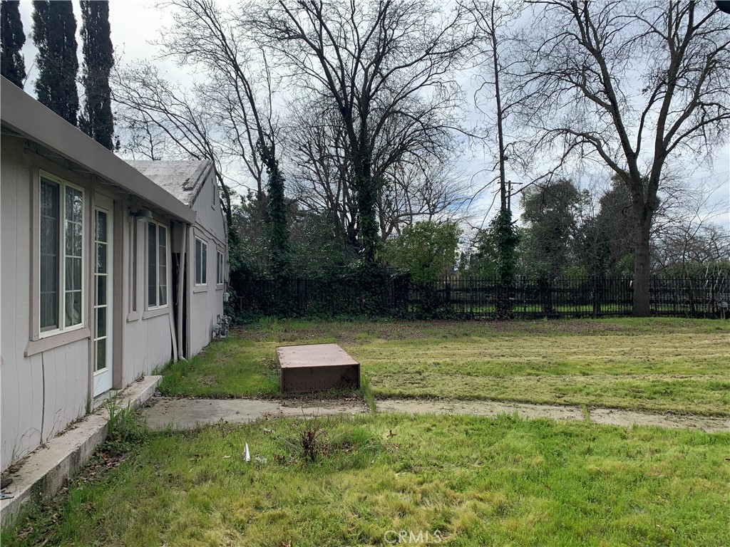 https://media.crmls.org/medias/e9d0ba8f-9e97-4c96-b55d-64d923a9e6c1.jpg?preset=X-Large