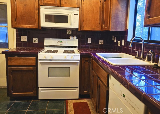 Detail Gallery Image 13 of 27 For 38 Weiss Hill Rd, Oroville,  CA 95966 - 3 Beds | 1/1 Baths