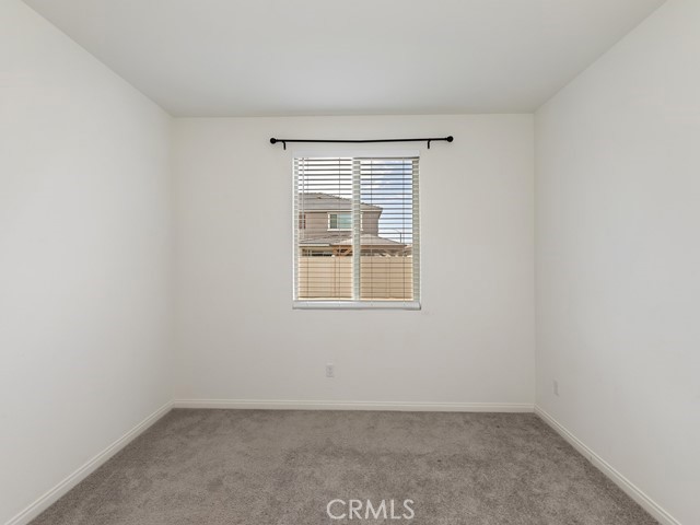 https://media.crmls.org/medias/e9d1279f-0d99-465b-a19d-0d470da578f8.jpg?preset=X-Large