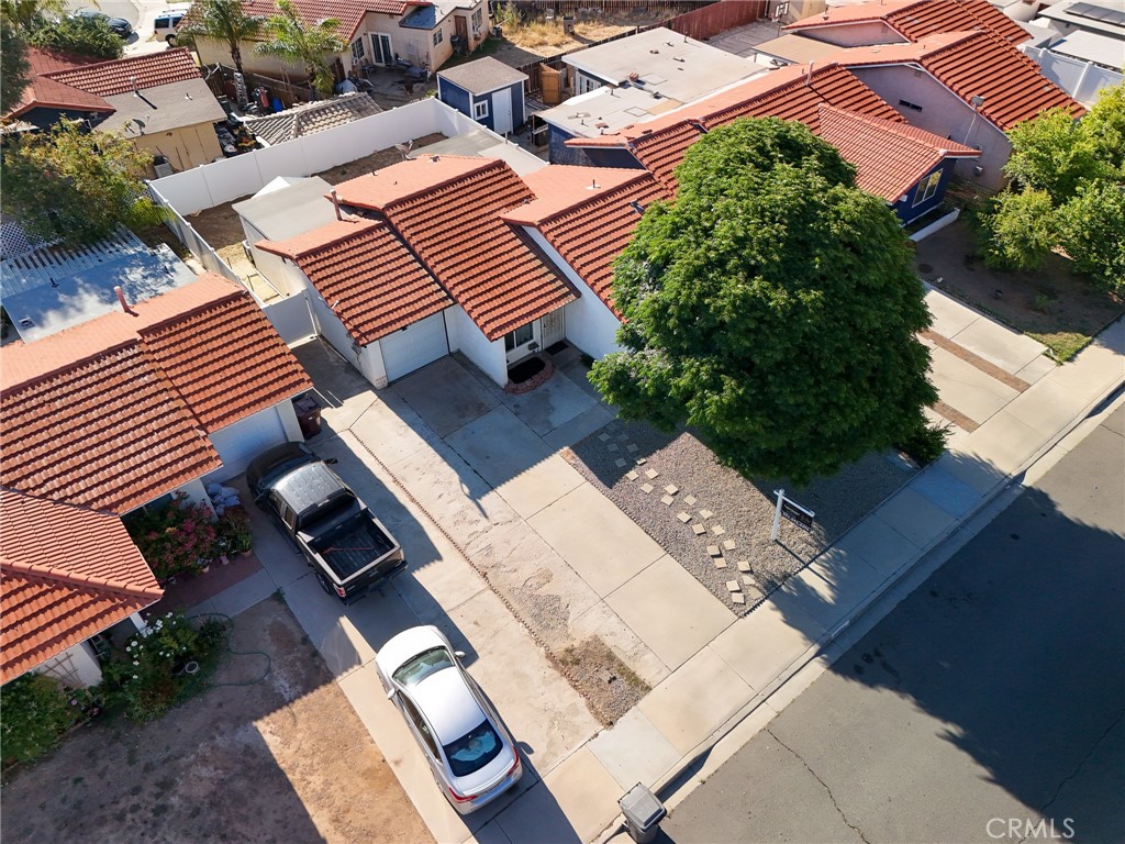 https://media.crmls.org/medias/e9d24449-f9c1-4ed8-bc1b-65a6fea08268.jpg?preset=X-Large