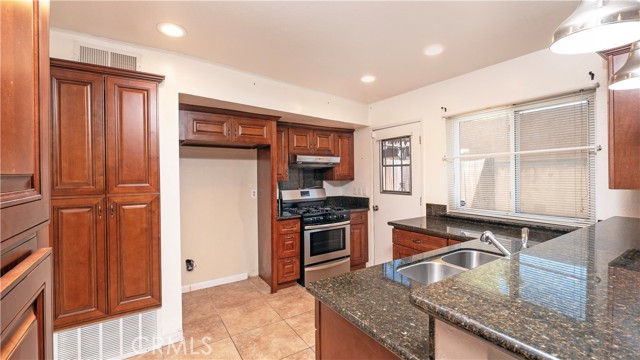 Detail Gallery Image 3 of 33 For 1408 N Elderberry Ave, Ontario,  CA 91762 - 3 Beds | 2/1 Baths