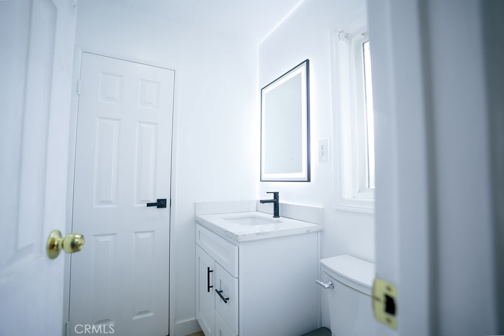https://media.crmls.org/medias/e9d27096-1b23-41bd-8edf-b7c8d8e8a239.jpg?preset=X-Large