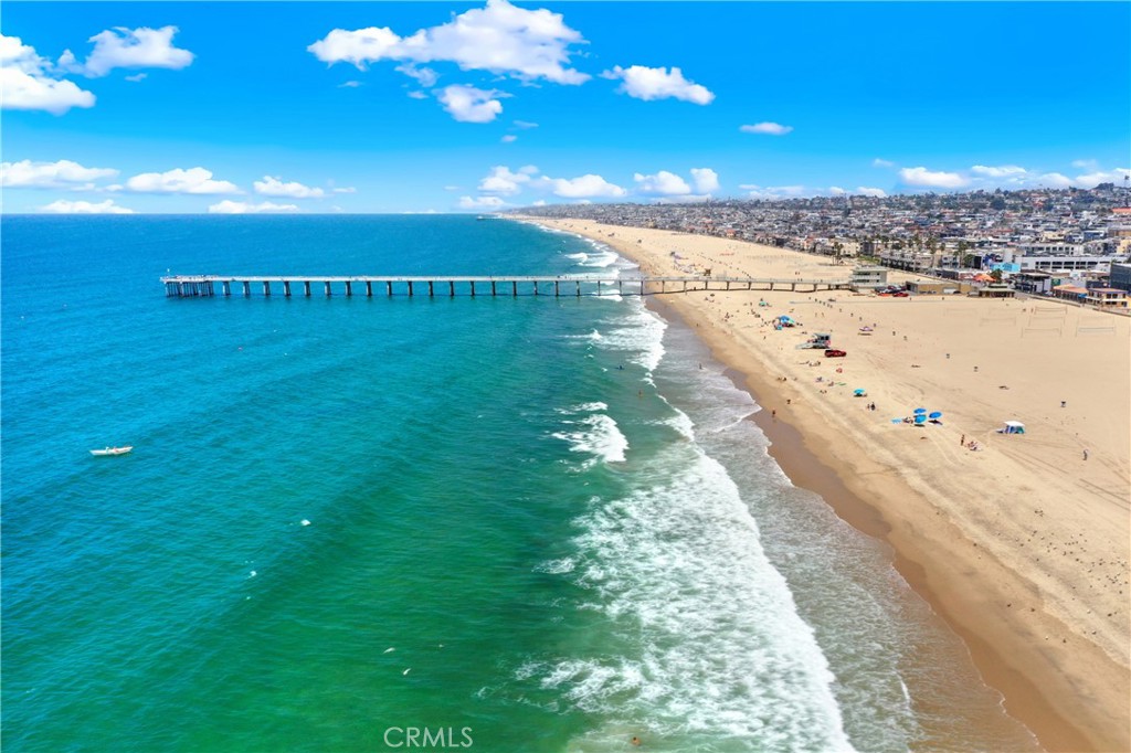 https://media.crmls.org/medias/e9d29b0f-df48-49f6-a7f6-1e1e2fbdea52.jpg?preset=X-Large