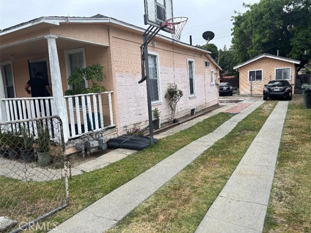 1220 1222 E 49th Street, Los Angeles CA: https://media.crmls.org/medias/e9d2fb61-576e-4d59-9286-4dc9b3a9769f.jpg