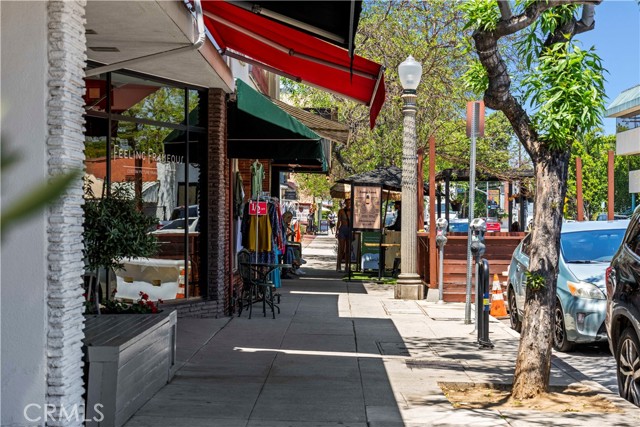 4180 Tujunga Avenue, Studio City CA: https://media.crmls.org/medias/e9d32536-2b6b-4125-9f10-7ff2f13829ed.jpg