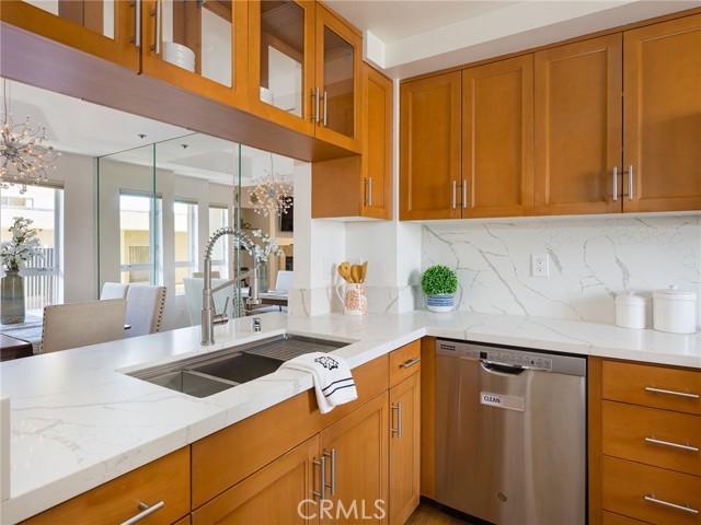 Detail Gallery Image 14 of 37 For 10664 Wilkins Ave #202,  Los Angeles,  CA 90024 - 2 Beds | 2/1 Baths