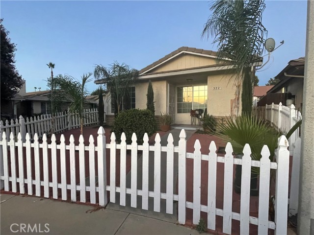 Detail Gallery Image 3 of 6 For 372 Myrl Pl, Hemet,  CA 92545 - 2 Beds | 2 Baths