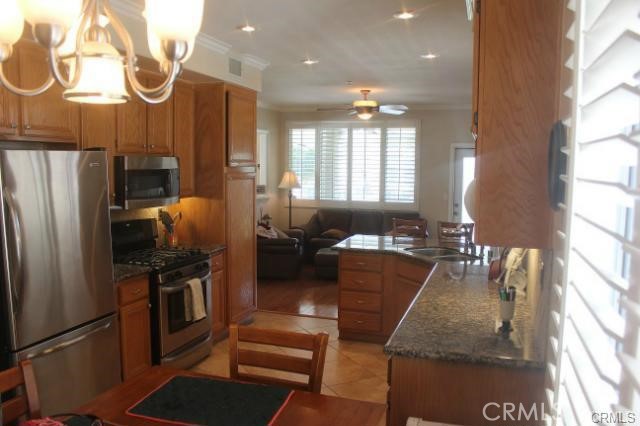 Detail Gallery Image 10 of 14 For 1410 Augusta Dr, Upland,  CA 91786 - 2 Beds | 2/1 Baths