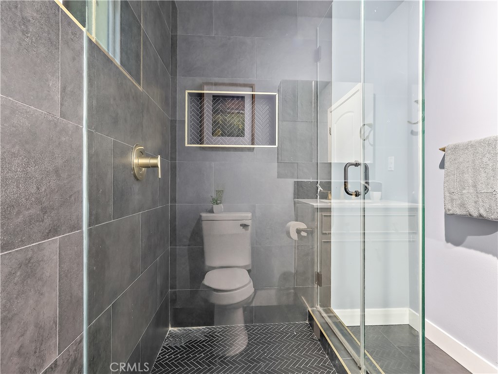 https://media.crmls.org/medias/e9d41332-0cc6-43b3-88ff-033f25fe31fd.jpg?preset=X-Large