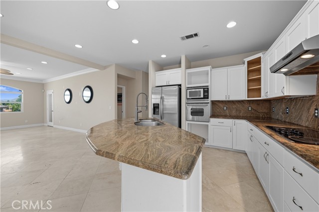30571 Longhorn Drive, Canyon Lake CA: https://media.crmls.org/medias/e9d4e305-a3fc-4bd2-9c7e-76ad0fc36010.jpg