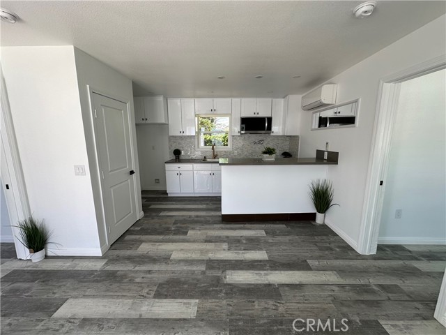 Detail Gallery Image 3 of 20 For 1321 N Sultana Ave #B,  Ontario,  CA 91764 - 2 Beds | 2 Baths