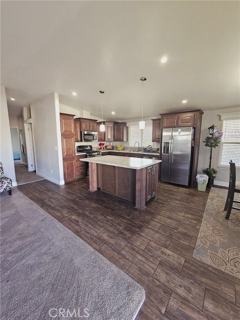 Detail Gallery Image 5 of 24 For 14000 El Evado Rd #70,  Victorville,  CA 92392 - 3 Beds | 2 Baths