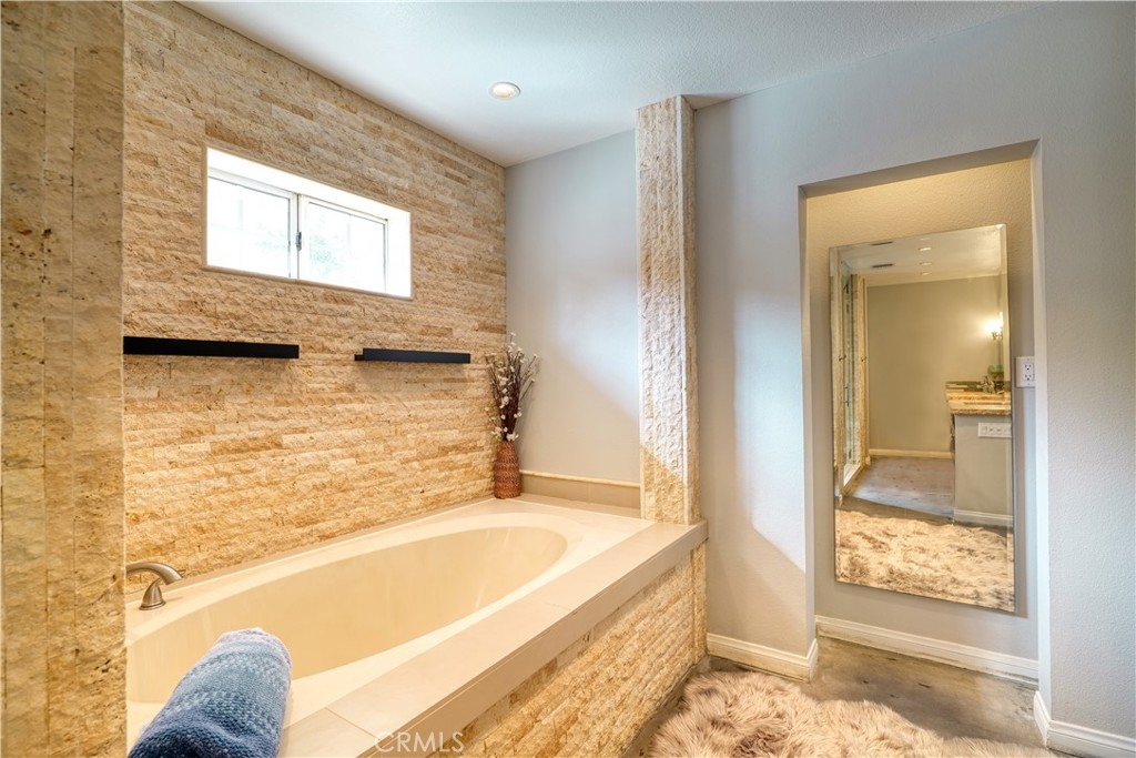 MLS #SR25127608 image #5