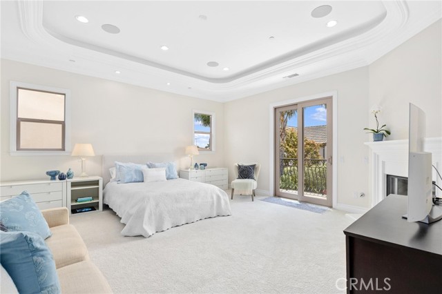 2012 Robinson Street, Redondo Beach, California 90278, 5 Bedrooms Bedrooms, ,4 BathroomsBathrooms,Single Family Residence,For Sale,Robinson,SB24107690