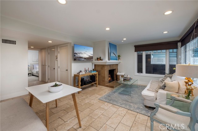 Detail Gallery Image 15 of 22 For 203 8th, Newport Beach,  CA 92661 - – Beds | – Baths