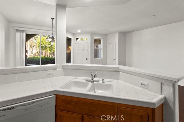 Detail Gallery Image 7 of 21 For 810 Larkridge, Irvine,  CA 92618 - 2 Beds | 2/1 Baths