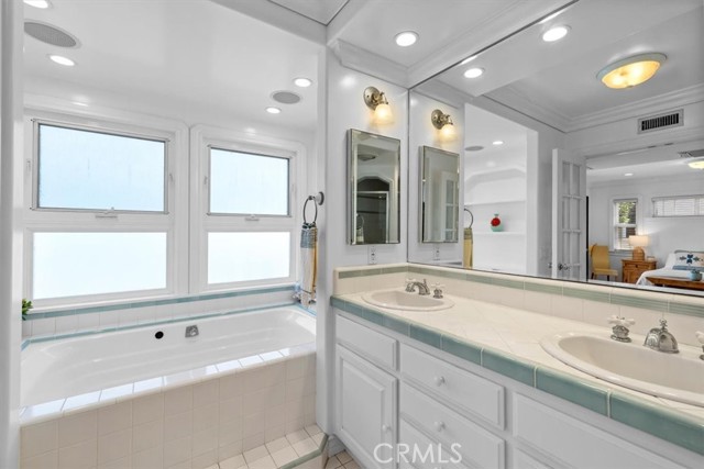 593 26th Street, Manhattan Beach, California 90266, 3 Bedrooms Bedrooms, ,2 BathroomsBathrooms,Residential,Sold,26th,SB22189948